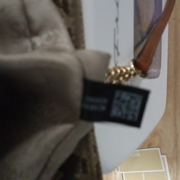 Beautiful jet set chain purse. - Picture 4 of 7